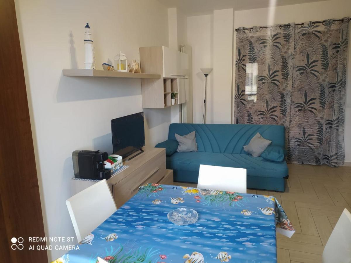 Casa Vacanza Indaco فيوميتشينو المظهر الخارجي الصورة
